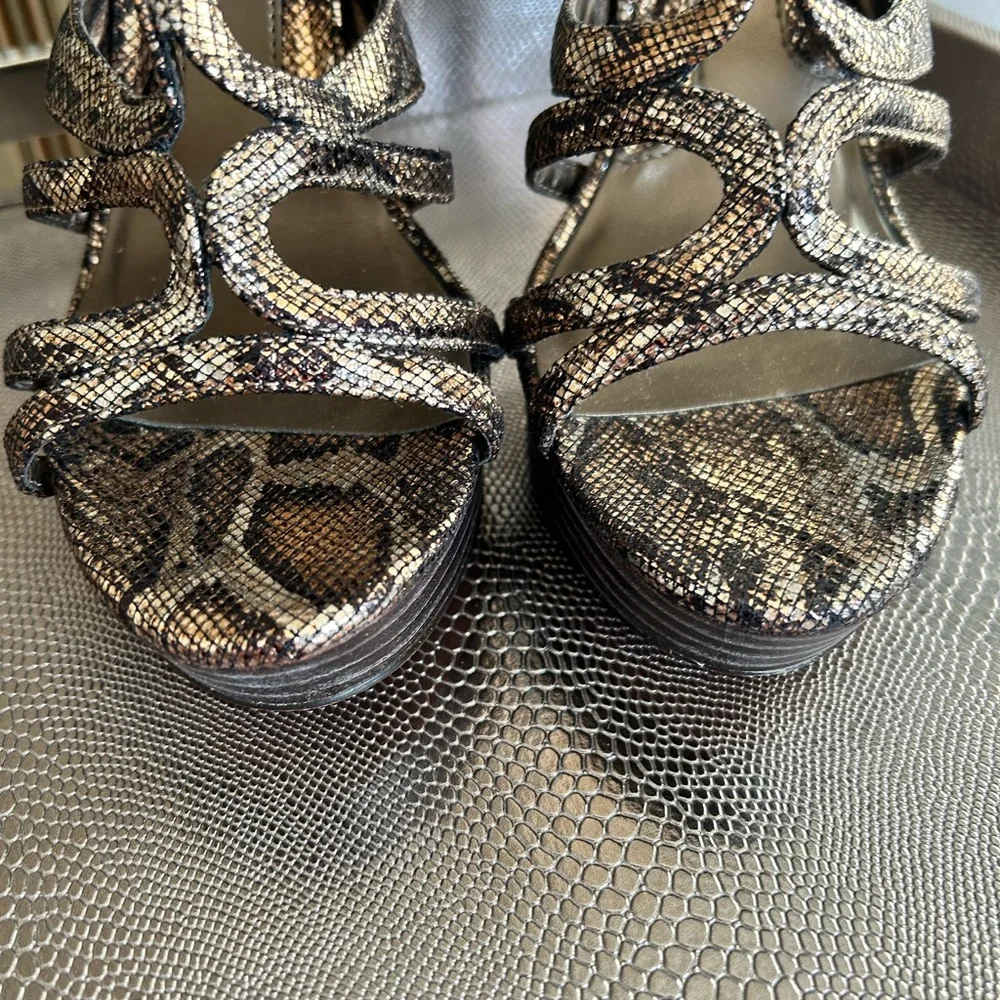 Metallic snake print heels - Picture 4 of 9